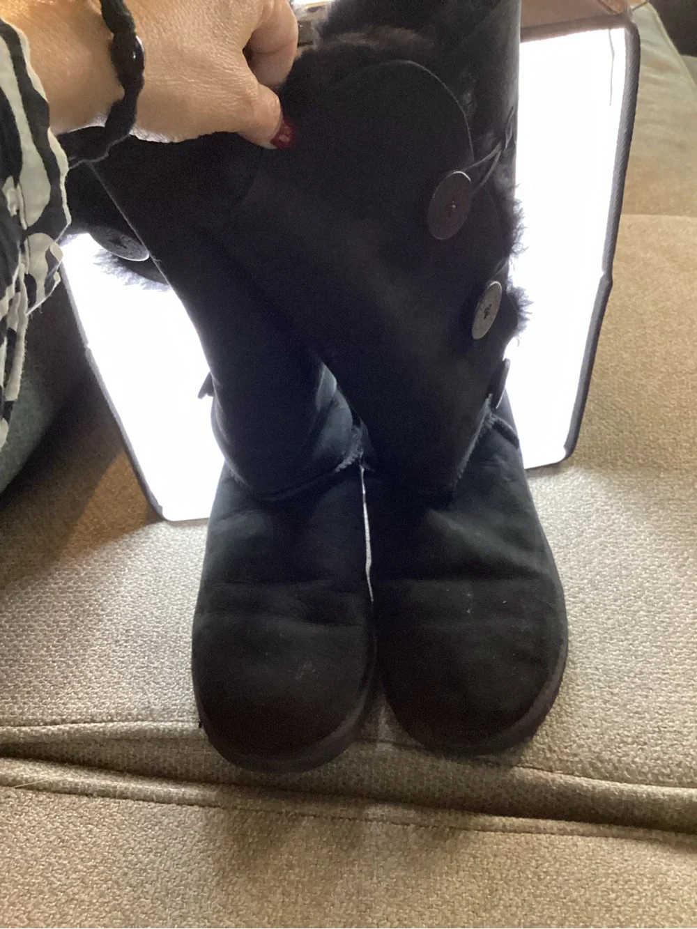 UGG Women’s Bailey Button Black Triplet II sz 9 LIKE NEW,